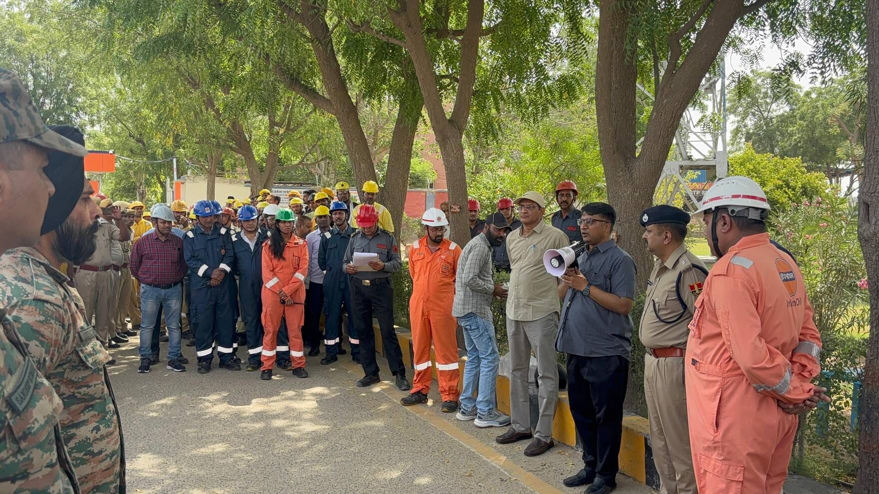 बीकानेर: एयर स्ट्राइक का अलर्ट, गैस टैंकर में लगी आग, इंडेन बाटलिंग प्लांट में मचा हड़कंप