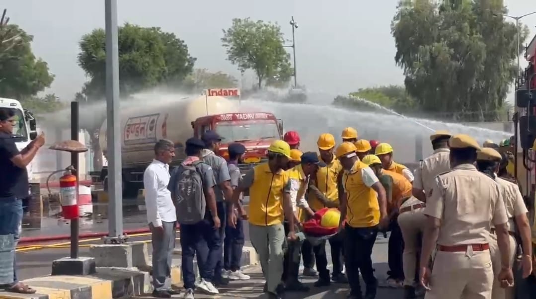 बीकानेर: एयर स्ट्राइक का अलर्ट, गैस टैंकर में लगी आग, इंडेन बाटलिंग प्लांट में मचा हड़कंप