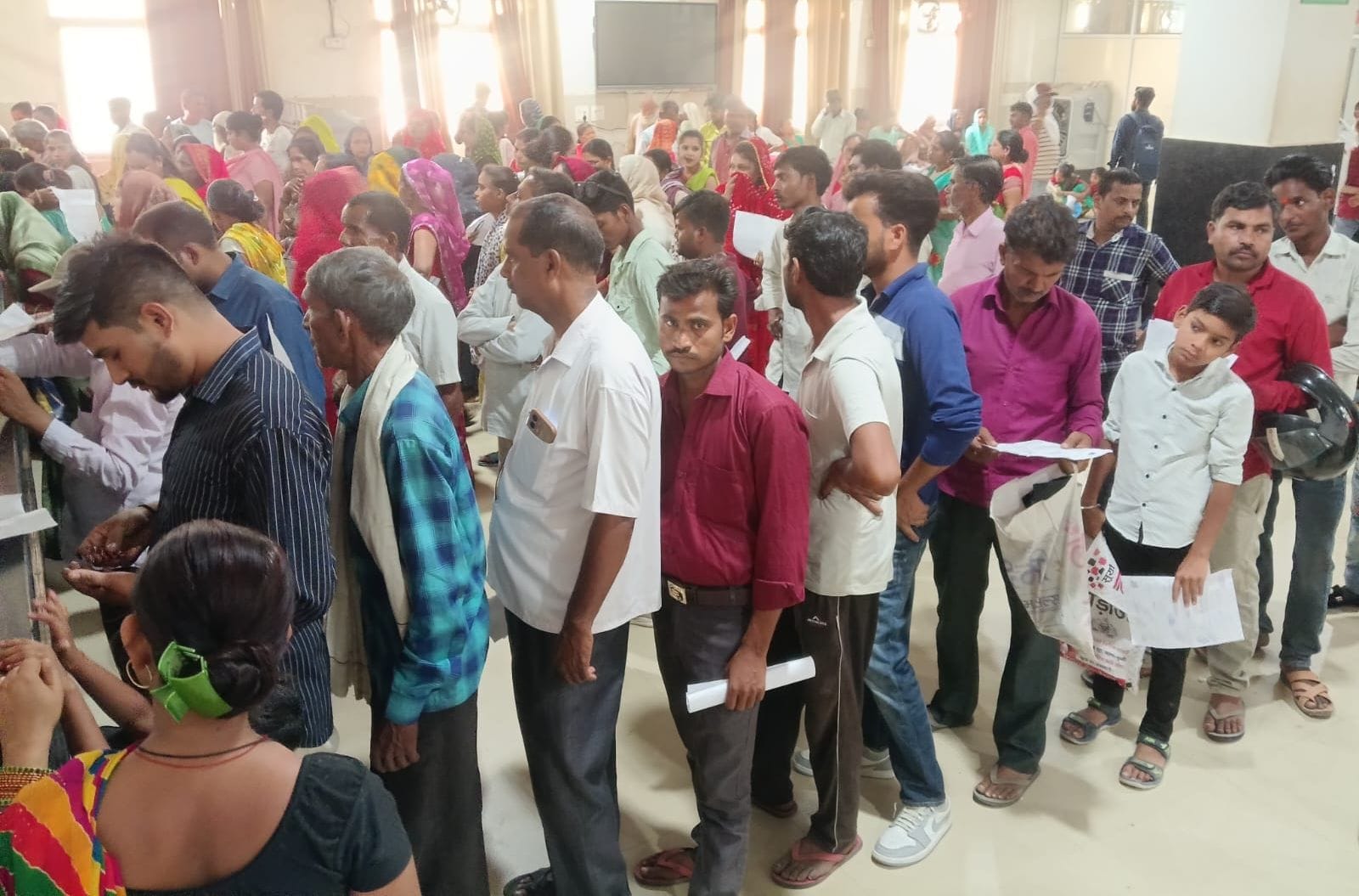 फोटो-05- मेडिकल कॉलेज कीओपीडी में बंद एसी। संवाद फोटो-05- मेडिकल कॉलेज कीओपीडी में बंद एसी। संवाद