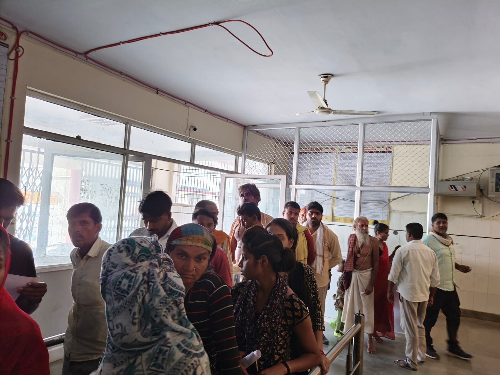 फोटो-25सीकेटीपी 10-इमरजेंसी वार्ड में भर्ती मरीज। संवाद फोटो-25सीकेटीपी 10-इमरजेंसी वार्ड में भर्ती मरीज। संवाद