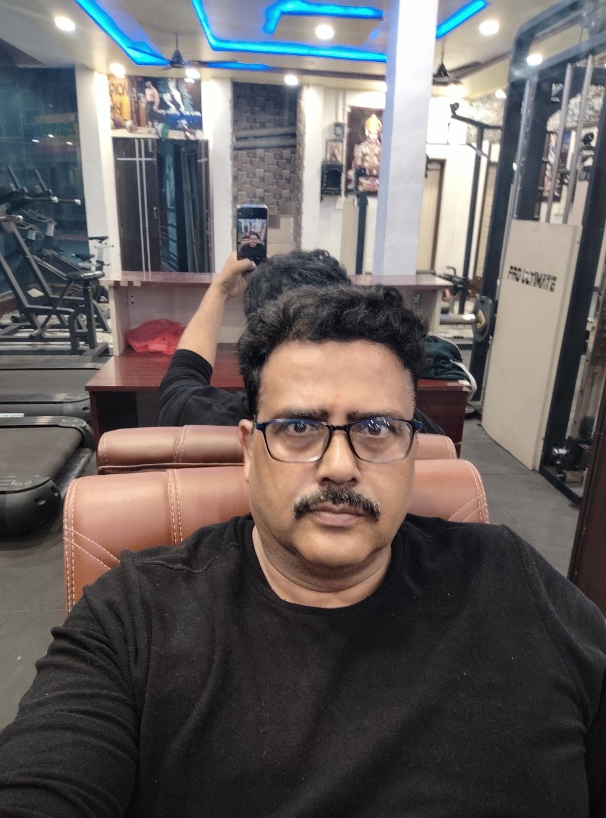 गैस सिलिंडर के लिए ऊहल पहुंची महिलाएं। स्रोत : जागरूक पाठक गैस सिलिंडर के लिए ऊहल पहुंची महिलाएं। स्रोत : जागरूक पाठक