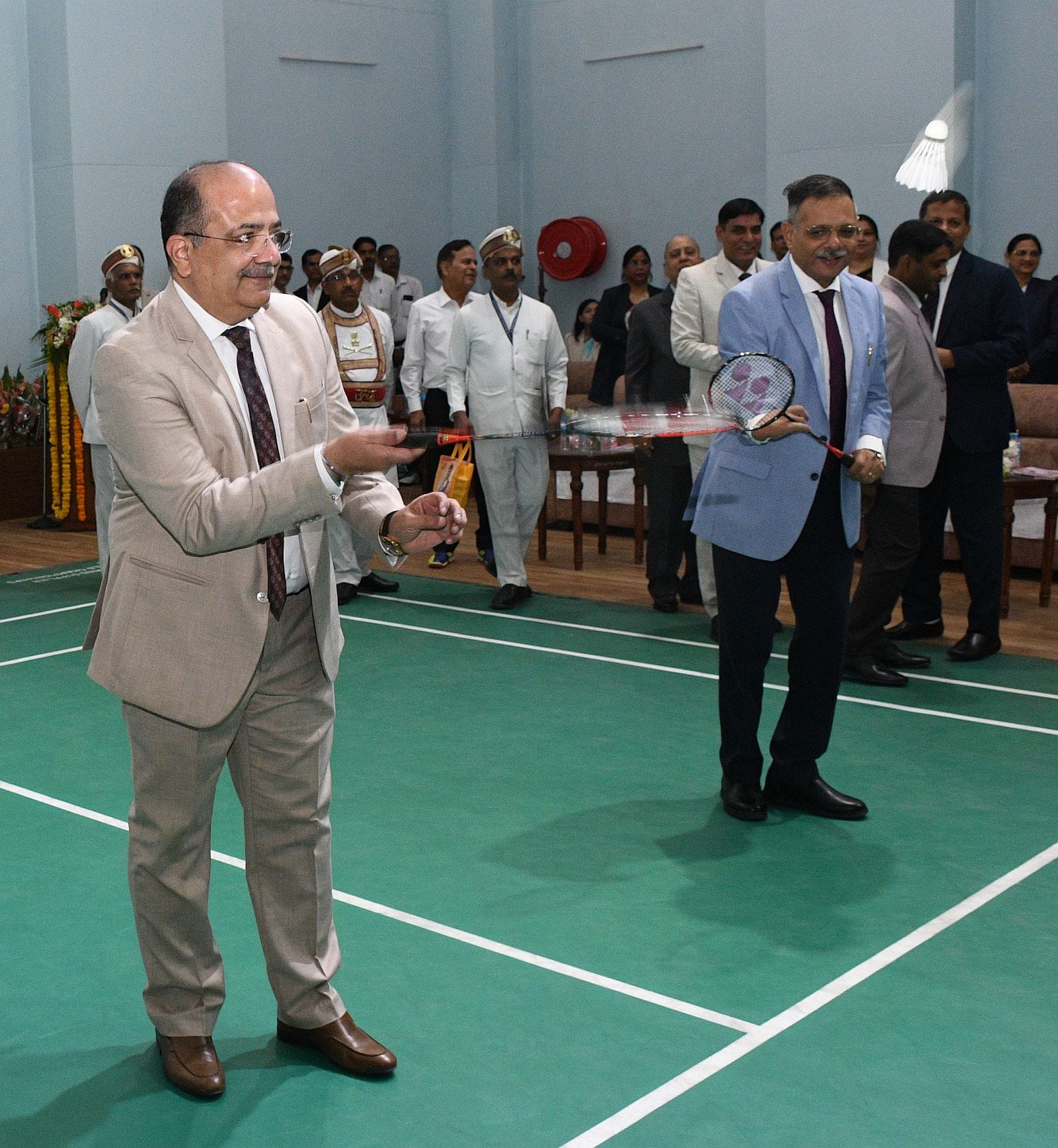 जुडिशियल स्पोर्ट्स मीट का उद्घाटन करते और खेलों में हाथ आजमाते इलाहाबाद हाईकोर्ट के मुख्य न्याय जुडिशियल स्पोर्ट्स मीट का उद्घाटन करते और खेलों में हाथ आजमाते इलाहाबाद हाईकोर्ट के मुख्य न्याय