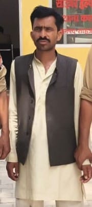 कलान पुलिस की गिरफ्त में आरोपी सत्यपाल। स्रोत: परिजन कलान पुलिस की गिरफ्त में आरोपी सत्यपाल। स्रोत: परिजन