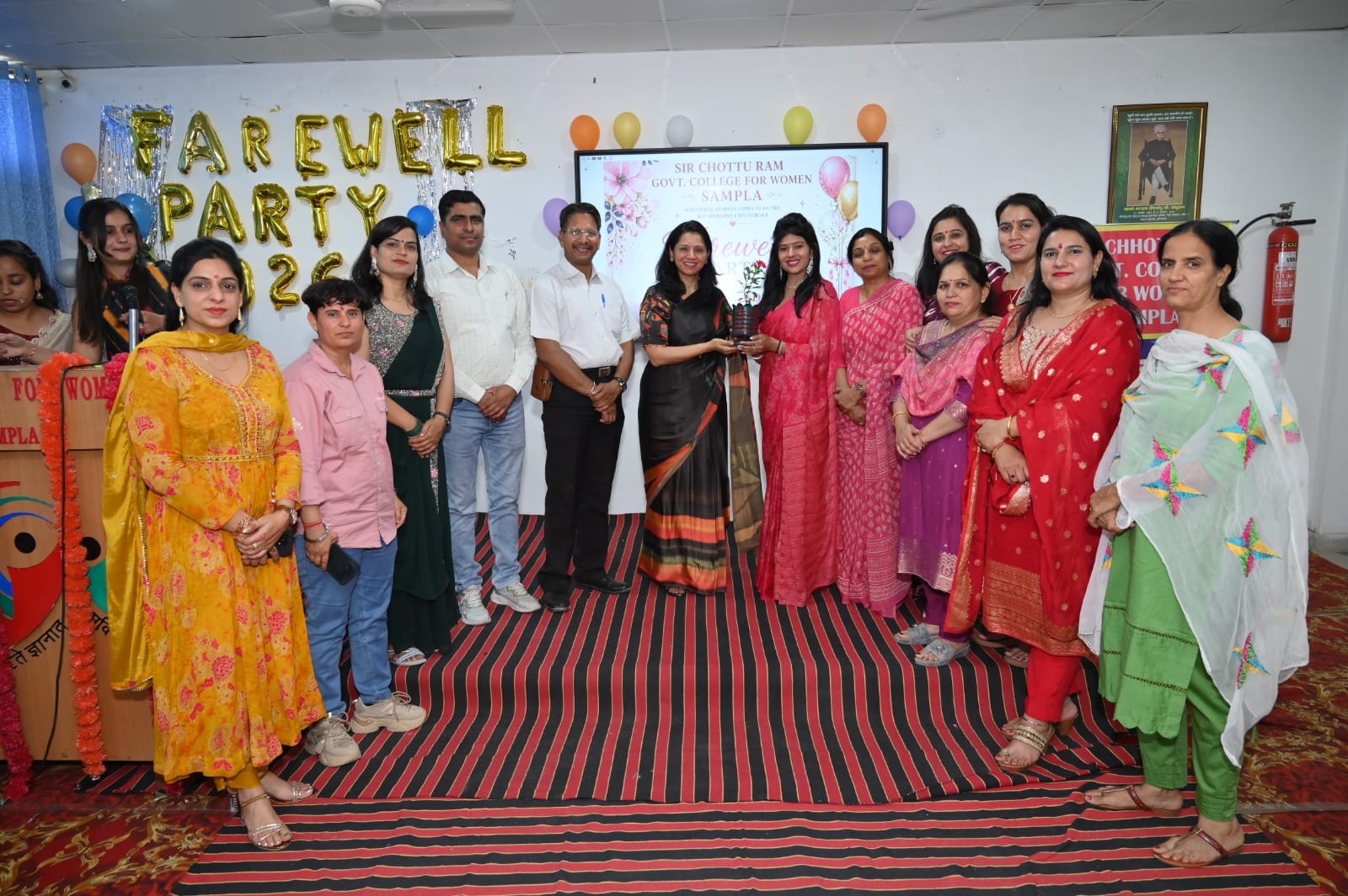 विदाई समारोह कालेज में