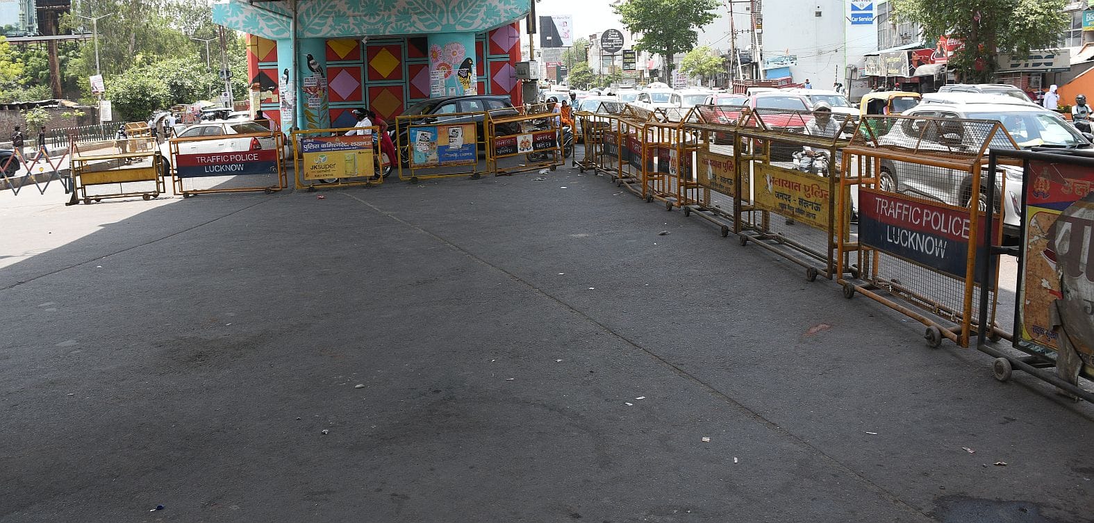 अयोध्या रोड पर जाम से निपटने के लिए कियाा गया डायवर्जन। 