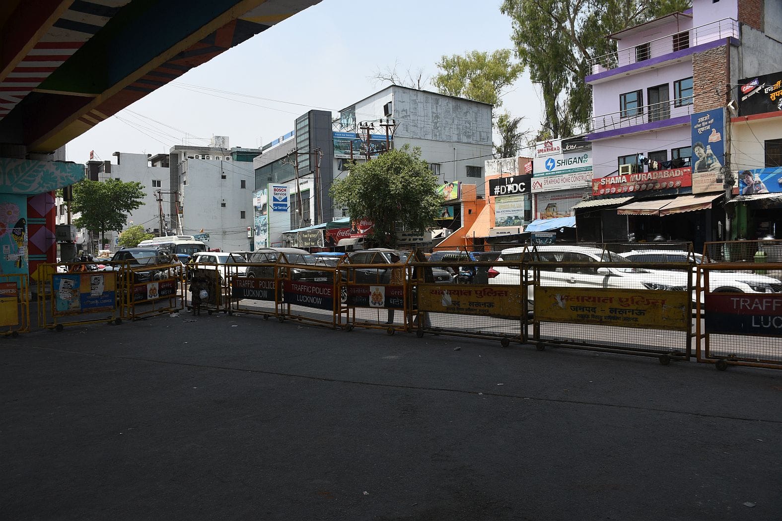 अयोध्या रोड पर जाम से निपटने के लिए कियाा गया डायवर्जन। 