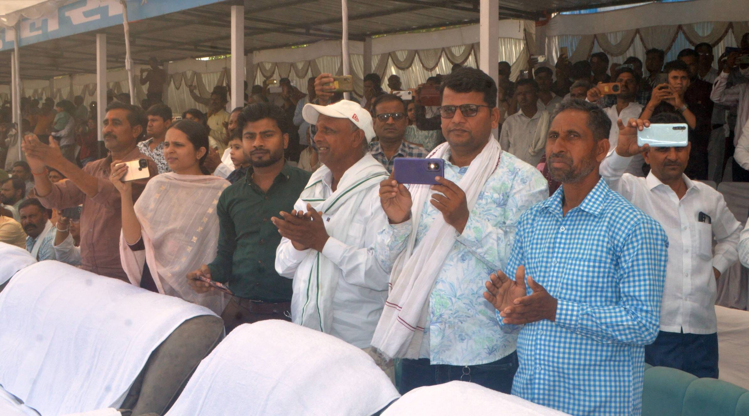 फोटो-01-परेड का निरीक्षण करते एडीजी प्रवीण कुमार। संवाद