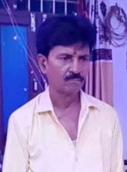 फोटो-10-पति की मौत के बाद बदहवास ममता वाजपेयी को संभालतीं महिलाएं। संवाद फोटो-10-पति की मौत के बाद बदहवास ममता वाजपेयी को संभालतीं महिलाएं। संवाद