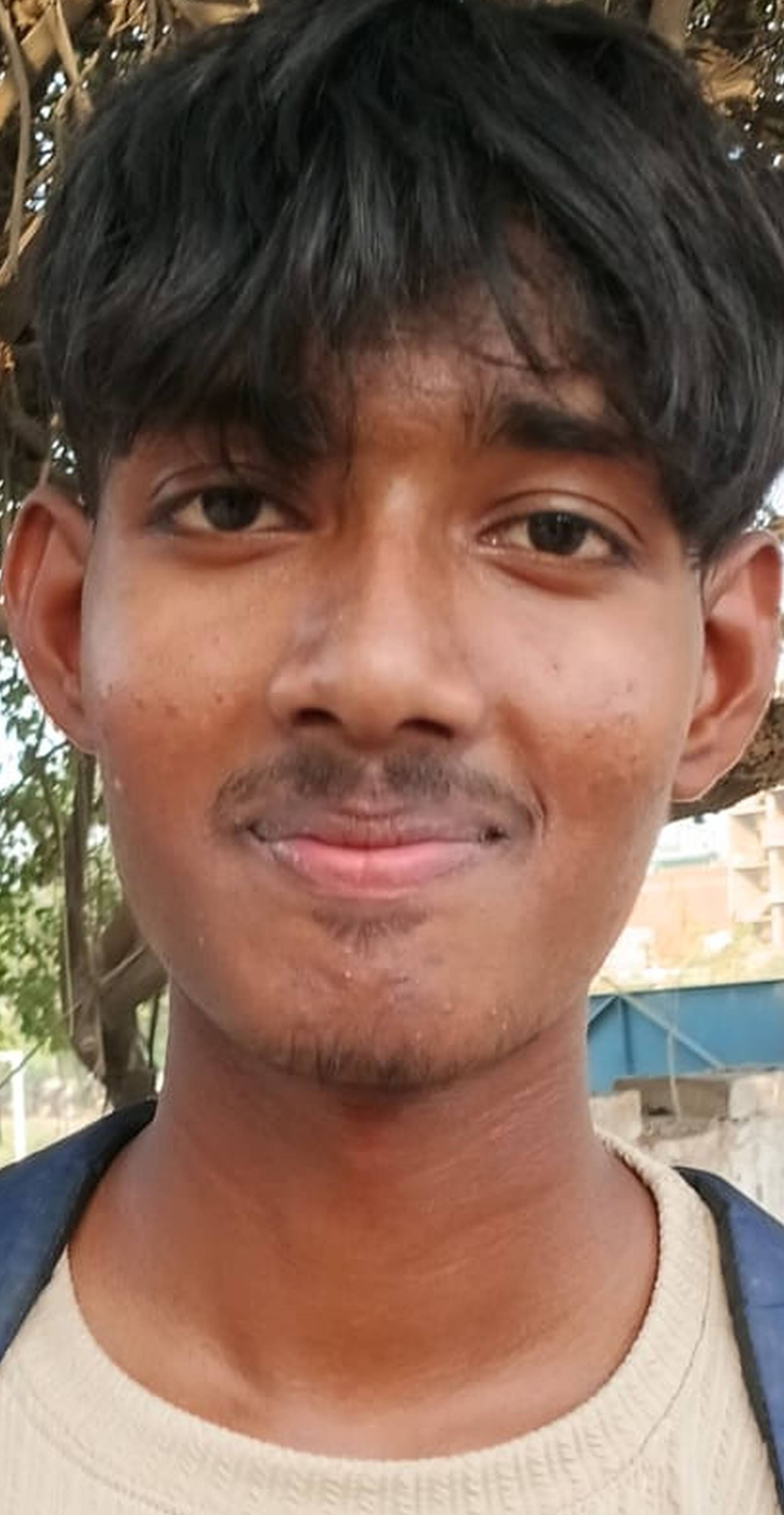 फोटो-15-परीक्षा देकर बाहर निकलते परीक्षार्थी। संवाद फोटो-15-परीक्षा देकर बाहर निकलते परीक्षार्थी। संवाद