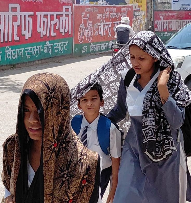 फोटो- 19 दोपहर 12 बजे कलेक्ट्रेट रोड पर पसरा सन्नाटा। संवाद