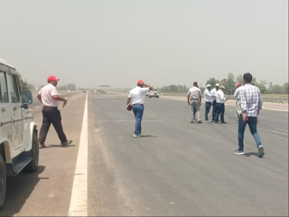 फोटो 29: गंगा एक्सप्रेसवे पर हेलीपैड के ही करीब बनाए गई वाटिका में प्रधानमंत्री रोपेंगे हरिशंकर फोटो 29: गंगा एक्सप्रेसवे पर हेलीपैड के ही करीब बनाए गई वाटिका में प्रधानमंत्री रोपेंगे हरिशंकर