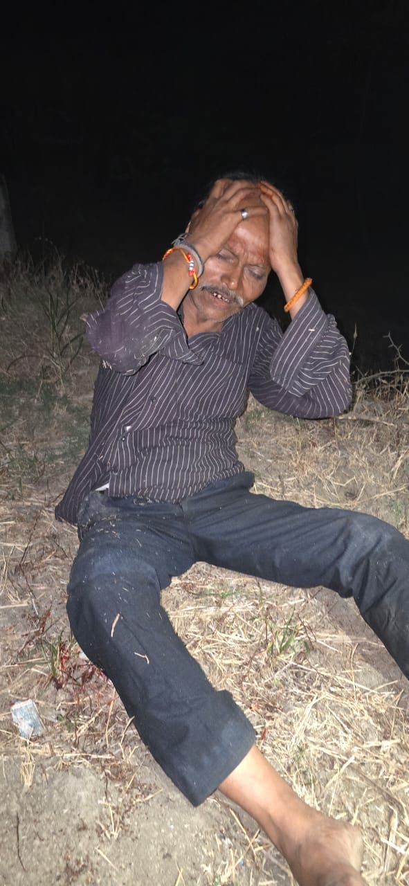 फोटो- 36 घायल को जिला अस्पताल ले जाती पुलिस। स्त्रोत : पुलिस