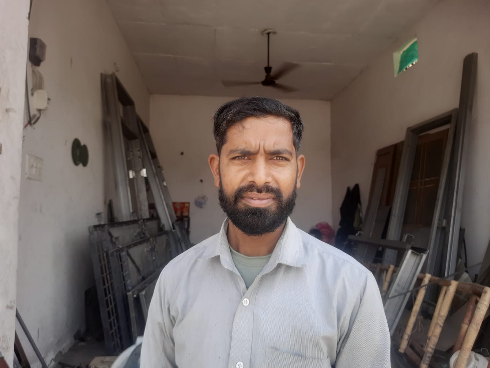 फोटो : सोनीपत के बाबा काॅलोनी में ओवरफ्लो सीवर का मैनहॉल। संवाद फोटो : सोनीपत के बाबा काॅलोनी में ओवरफ्लो सीवर का मैनहॉल। संवाद
