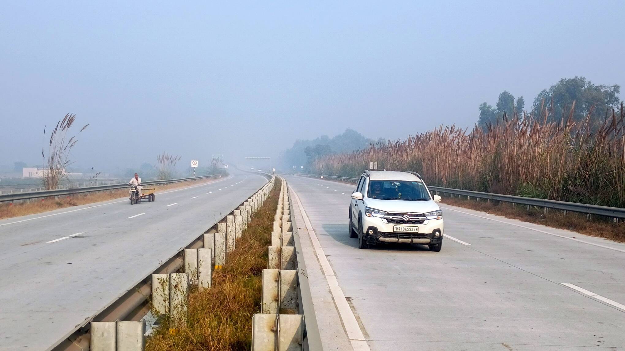 फोटो :: सोनीपत के गांव बड़वासनी के पास नेशनल हाईवे-344पी पर बनाई टनल के पास से दौड़ते वाहन। स्रोत फोटो :: सोनीपत के गांव बड़वासनी के पास नेशनल हाईवे-344पी पर बनाई टनल के पास से दौड़ते वाहन। स्रोत