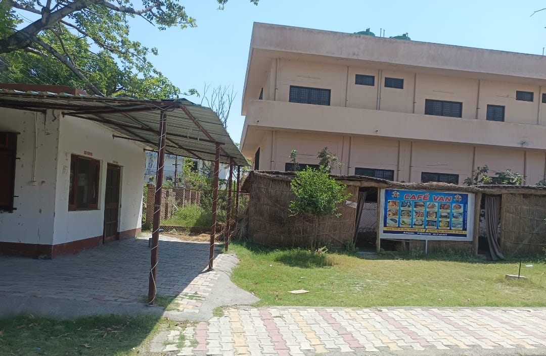 हिमाचल-उत्तराखंड राज्य सीमा पर स्थित यमुना वन विहार पार्क पांवटा साहिब में रखरखाव के अभाव में प