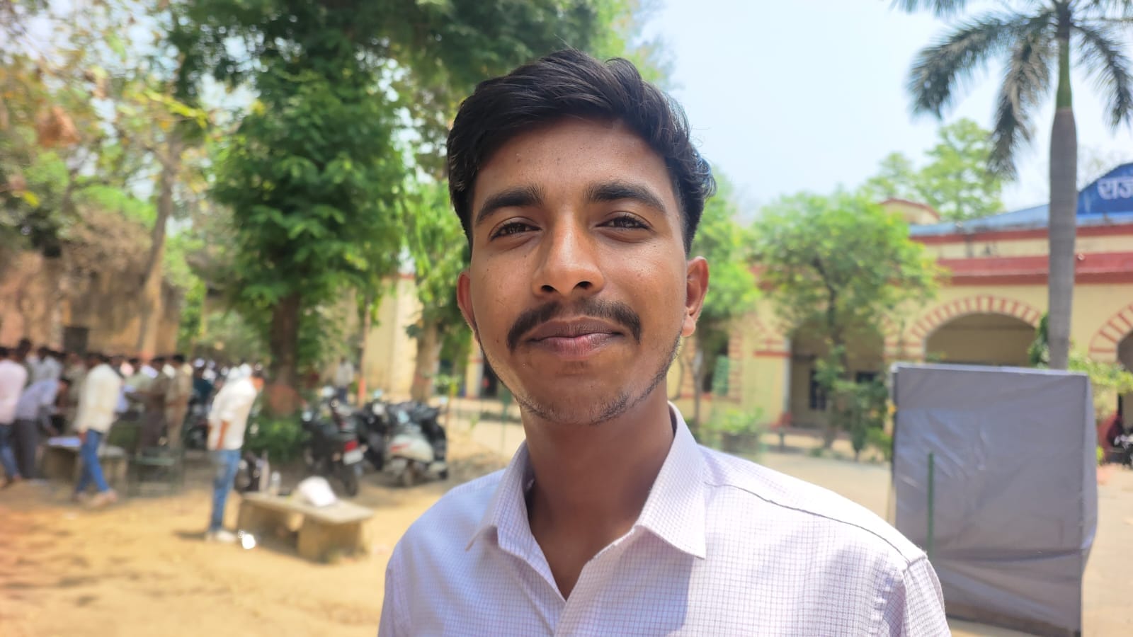 होमगार्ड परीक्षा के दौरान परीक्षा केंद्र जीजीआईसी में लगी अभ्यर्थियों की लंबी लाइन। संवाद होमगार्ड परीक्षा के दौरान परीक्षा केंद्र जीजीआईसी में लगी अभ्यर्थियों की लंबी लाइन। संवाद