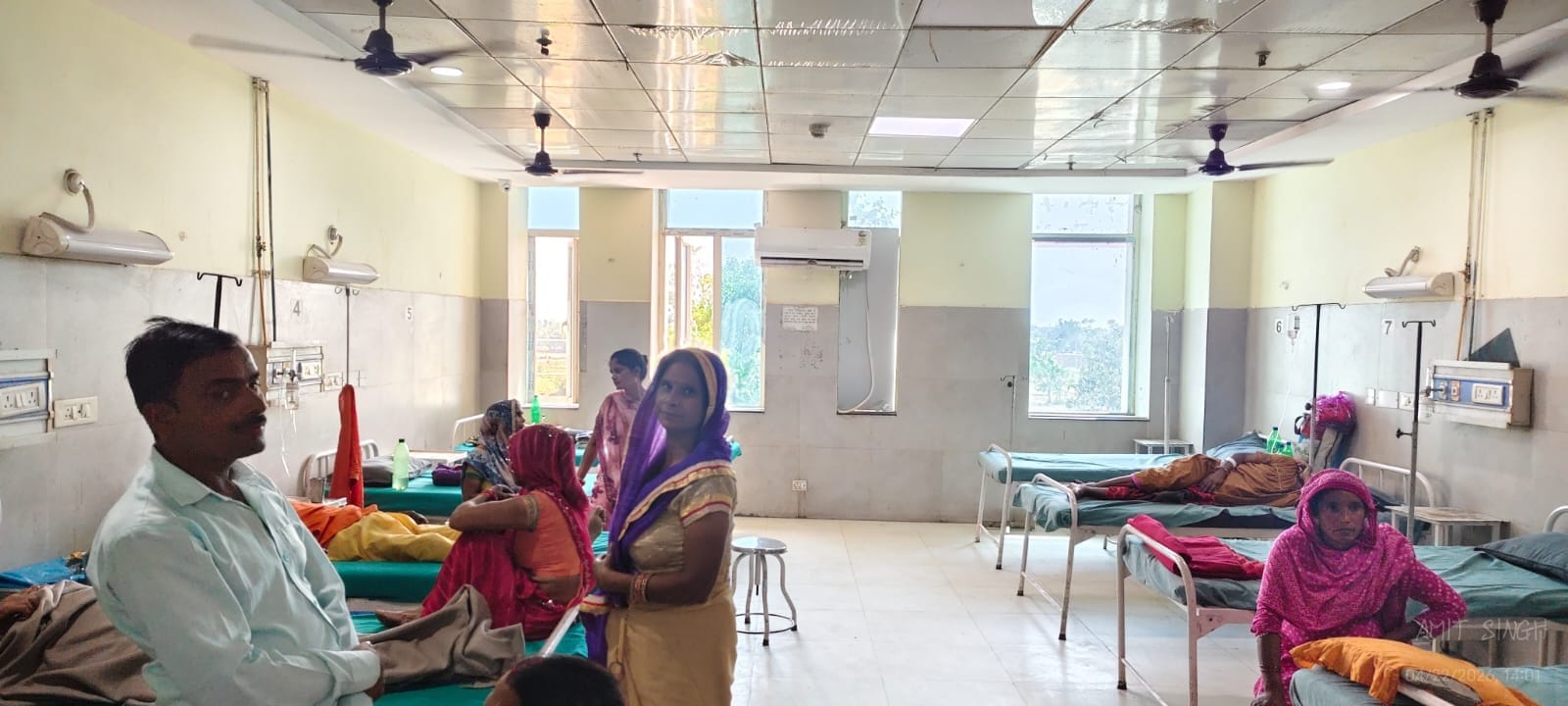 जिला अस्पताल के तीसरे तल पर लगा बंद पड़ा आरओ। संवाद