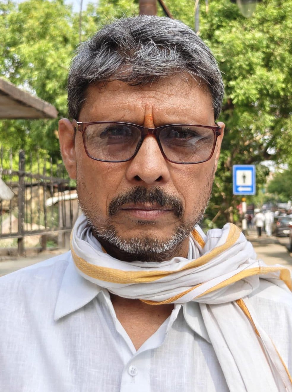 लालगंज तहसील परिसर में स्थित वाटर कूलर पर्याप्त पानी नहीं। संवाद