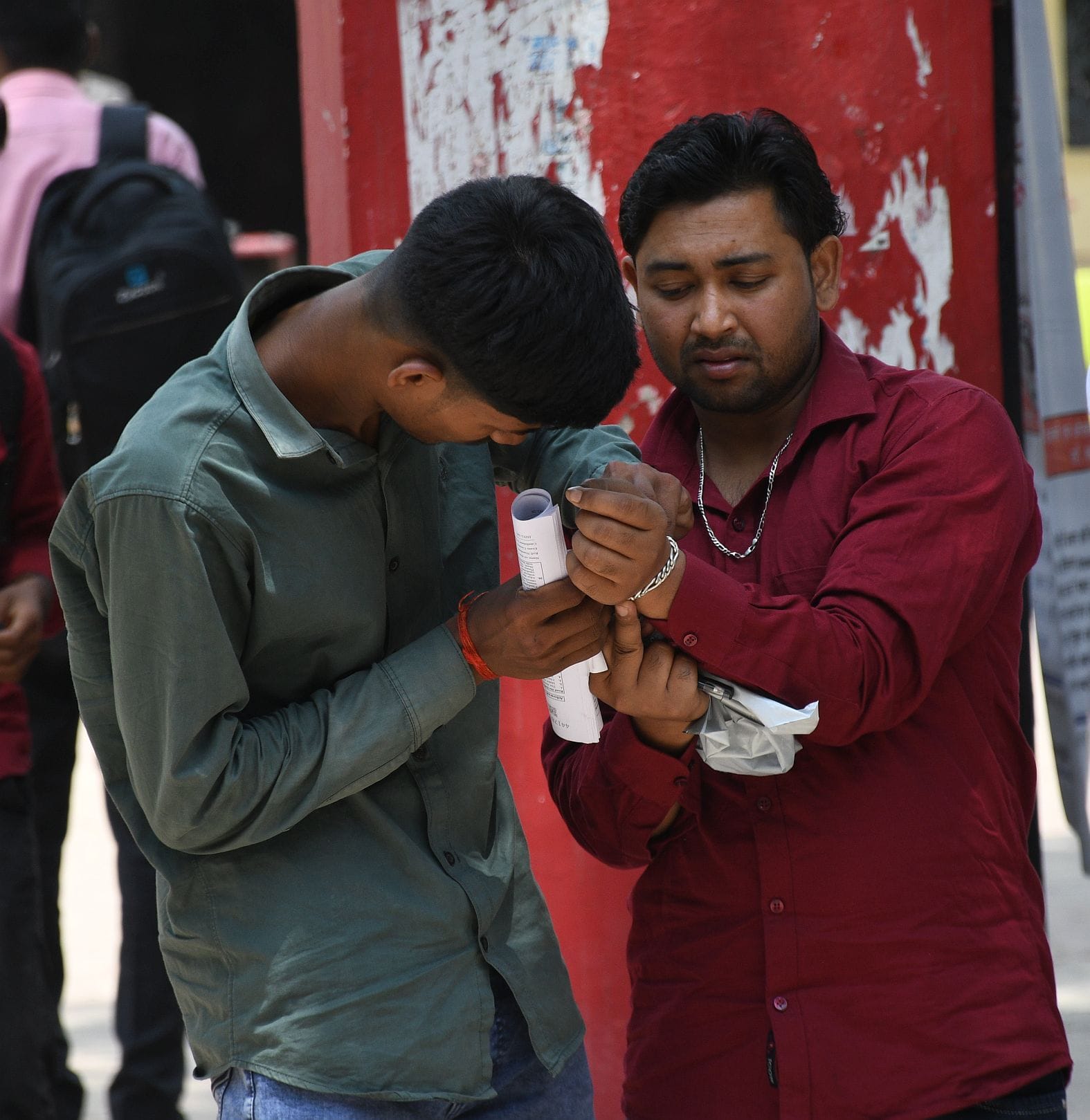 राजधानी के 55 केंद्रों पर दो पालियों में शुरू हुई होमगार्ड भर्ती की परीक्षा राजधानी के 55 केंद्रों पर दो पालियों में शुरू हुई होमगार्ड भर्ती की परीक्षा