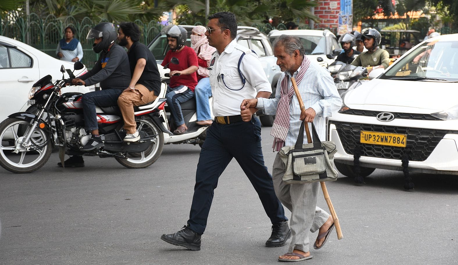 राजधानी के 55 केंद्रों पर दो पालियों में शुरू हुई होमगार्ड भर्ती की परीक्षा राजधानी के 55 केंद्रों पर दो पालियों में शुरू हुई होमगार्ड भर्ती की परीक्षा