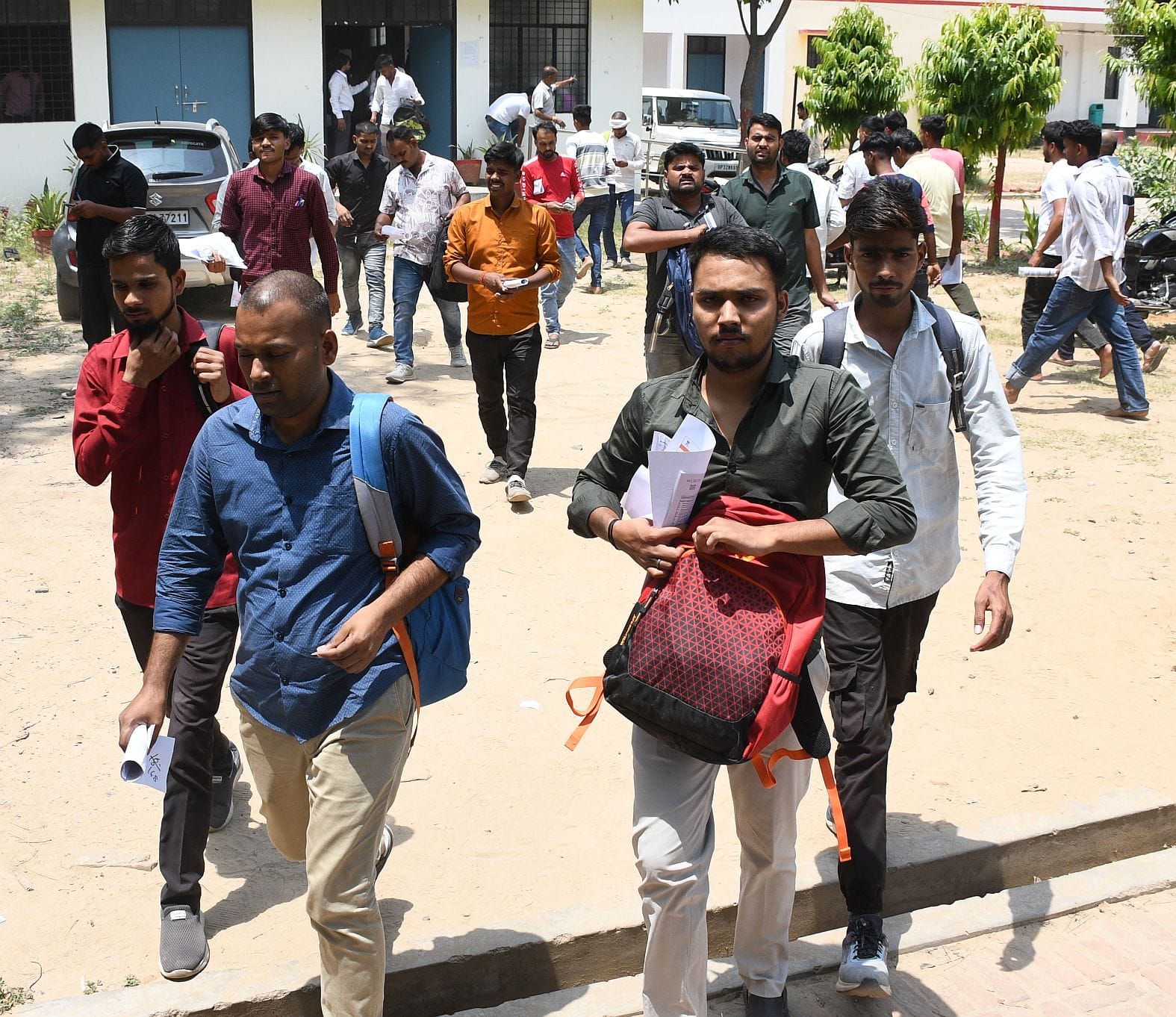 राजधानी के 55 केंद्रों पर दो पालियों में शुरू हुई होमगार्ड भर्ती की परीक्षा राजधानी के 55 केंद्रों पर दो पालियों में शुरू हुई होमगार्ड भर्ती की परीक्षा