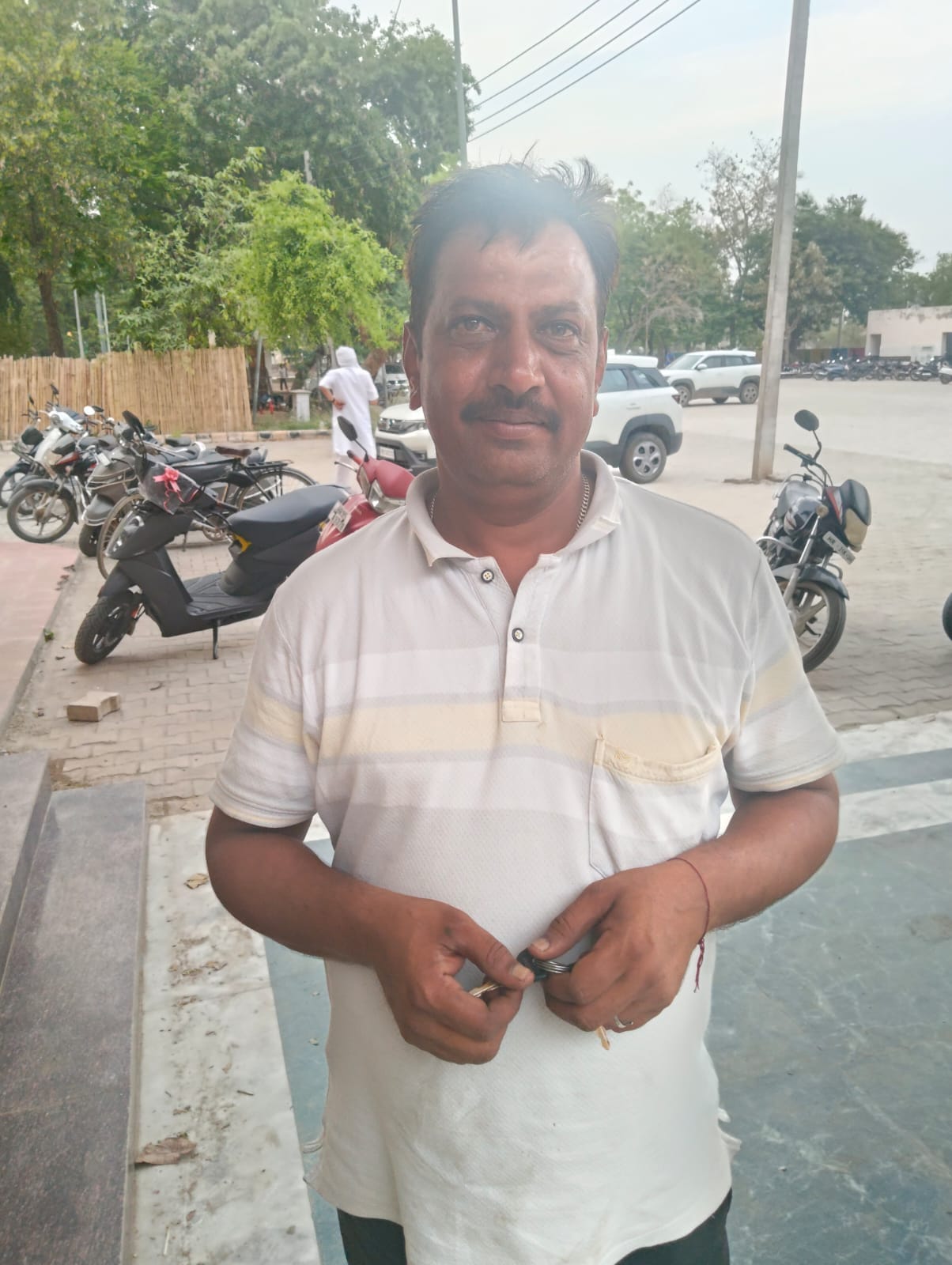 16-दलबीर, यात्री।