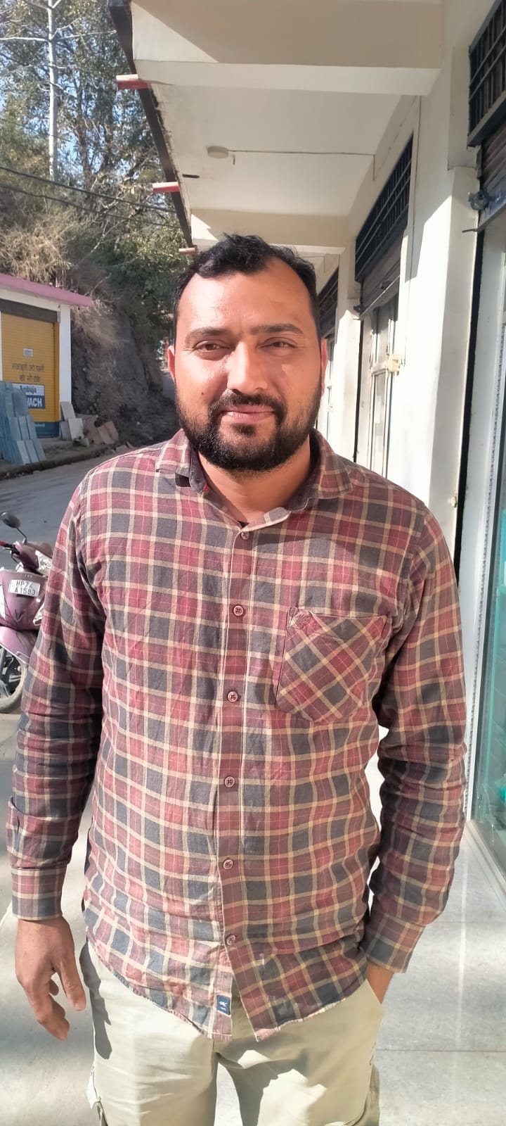 आशीष कतना, दुकानदार आशीष कतना, दुकानदार