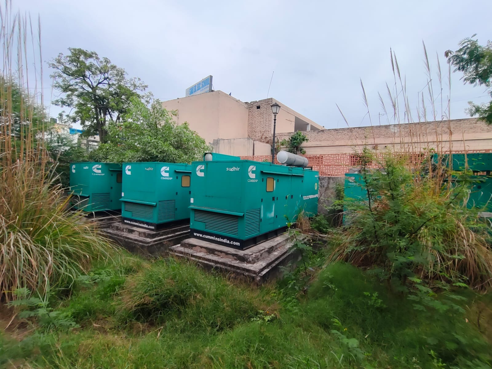 अंबाला कैंट के निर्माणाधीन वारहीरोज मेमोरियल स्टेडियम में बिजली पैनल कक्ष में से लोहे की प्लेटो अंबाला कैंट के निर्माणाधीन वारहीरोज मेमोरियल स्टेडियम में बिजली पैनल कक्ष में से लोहे की प्लेटो