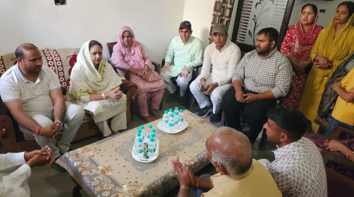 बाबैन। शोक संतप्त परिवारों से मुलाकात कर उनके साथ सांत्वना प्रकट करते  हुए हरियाणा बाल कल्याण प