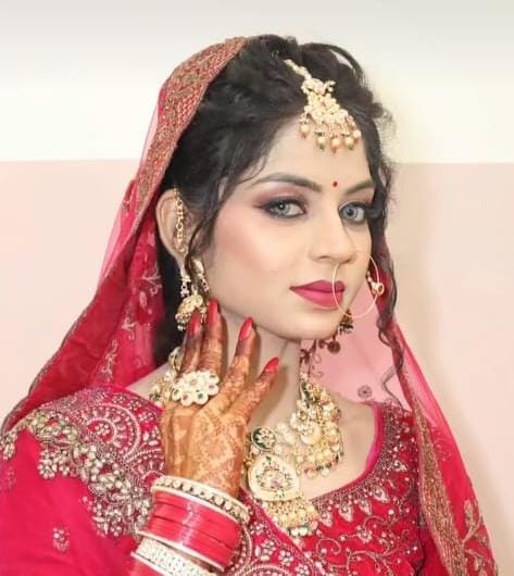 फोटो- 21 हादसे के बाद खंती में पड़ी स्कॉपियो। संवाद