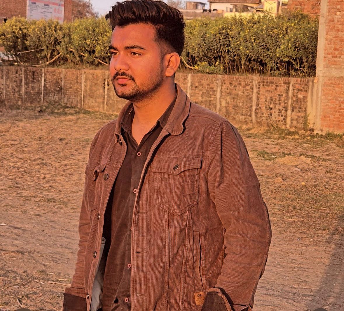 फोटो- 21 हादसे के बाद खंती में पड़ी स्कॉपियो। संवाद