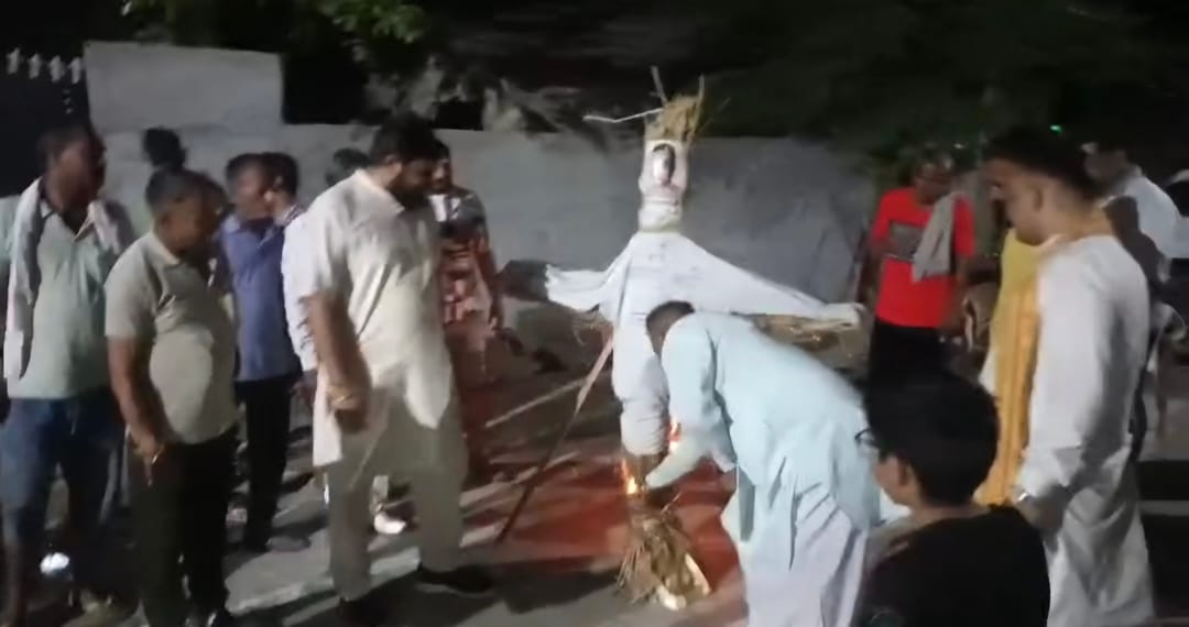 फोटो : सोनीपत के गांव जाट जोशी में भाजपा प्रदेश अध्यक्ष के खिलाफ विरोध जताते ग्रामीण। स्रोत: प फोटो : सोनीपत के गांव जाट जोशी में भाजपा प्रदेश अध्यक्ष के खिलाफ विरोध जताते ग्रामीण। स्रोत: प