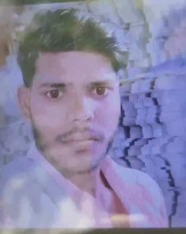 फोटो :: सोनीपत में सेक्टर-7 मोड़ के पास हाईवे पर खड़े क्षतिग्रस्त वाहनों को हटवाती पुलिस। संवाद फोटो :: सोनीपत में सेक्टर-7 मोड़ के पास हाईवे पर खड़े क्षतिग्रस्त वाहनों को हटवाती पुलिस। संवाद