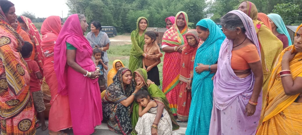 घटना के बाद रोते बिलखते परिजन