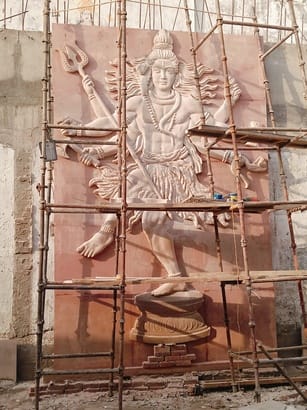 कॉरिडोर की दीवार पर उकेरे जा रहे शिव स्त्रोत। संवाद कॉरिडोर की दीवार पर उकेरे जा रहे शिव स्त्रोत। संवाद