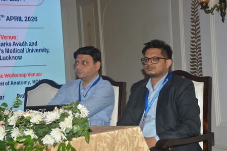 कार्यक्रम में पहुंचे चिकित्सक व अन्य लोग।