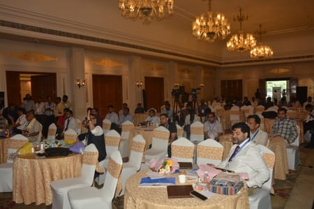 कार्यक्रम में पहुंचे चिकित्सक व अन्य लोग।