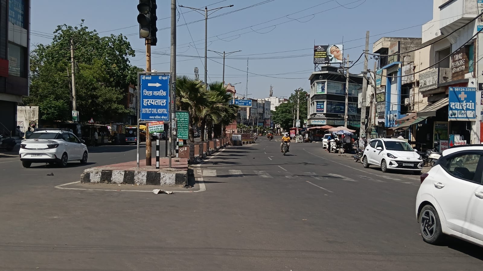 कैथल के पिहोवा चौक पर दोपहर दो बजे सूनसान पड़ी सड़क। संवाद