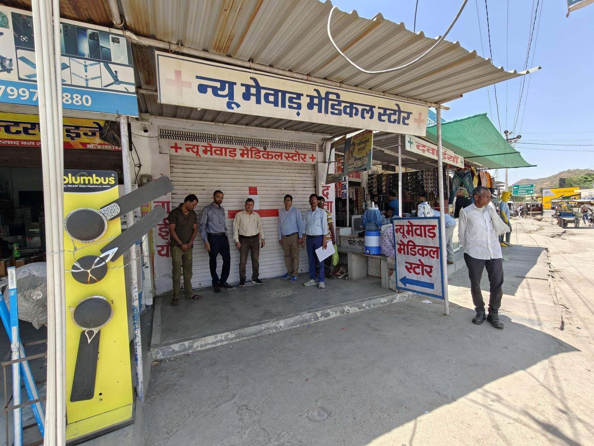 प्रशासन की तरफ से छापेमारी कार्रवाई