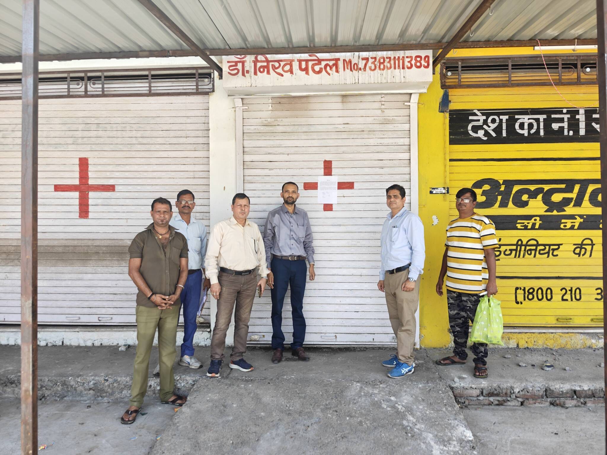 प्रशासन की तरफ से छापेमारी कार्रवाई