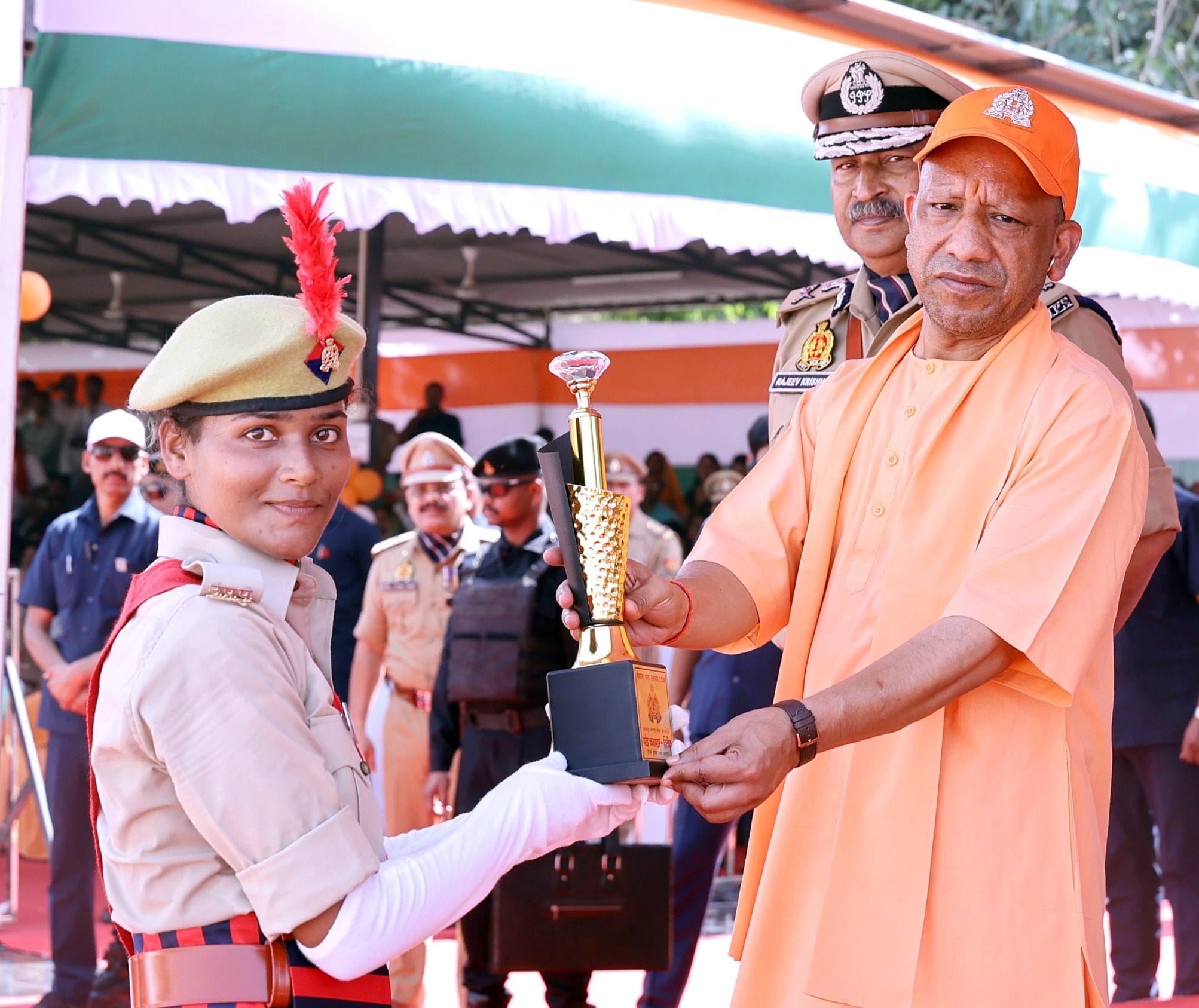 रविवार को पुलिस लाइन में आयोजित दीक्षांत समारोह में सिपाही बनी बेटियों ने पासिंग आउट परेड में स रविवार को पुलिस लाइन में आयोजित दीक्षांत समारोह में सिपाही बनी बेटियों ने पासिंग आउट परेड में स