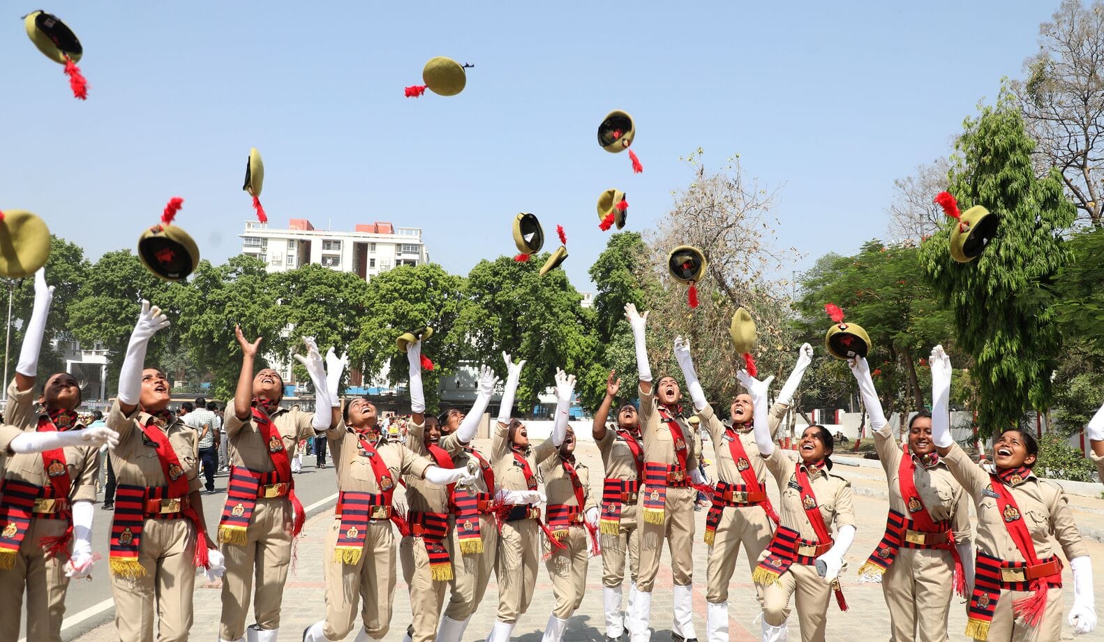 रविवार को पुलिस लाइन में आयोजित दीक्षांत समारोह में सिपाही बनी बेटियों ने पासिंग आउट परेड में स रविवार को पुलिस लाइन में आयोजित दीक्षांत समारोह में सिपाही बनी बेटियों ने पासिंग आउट परेड में स