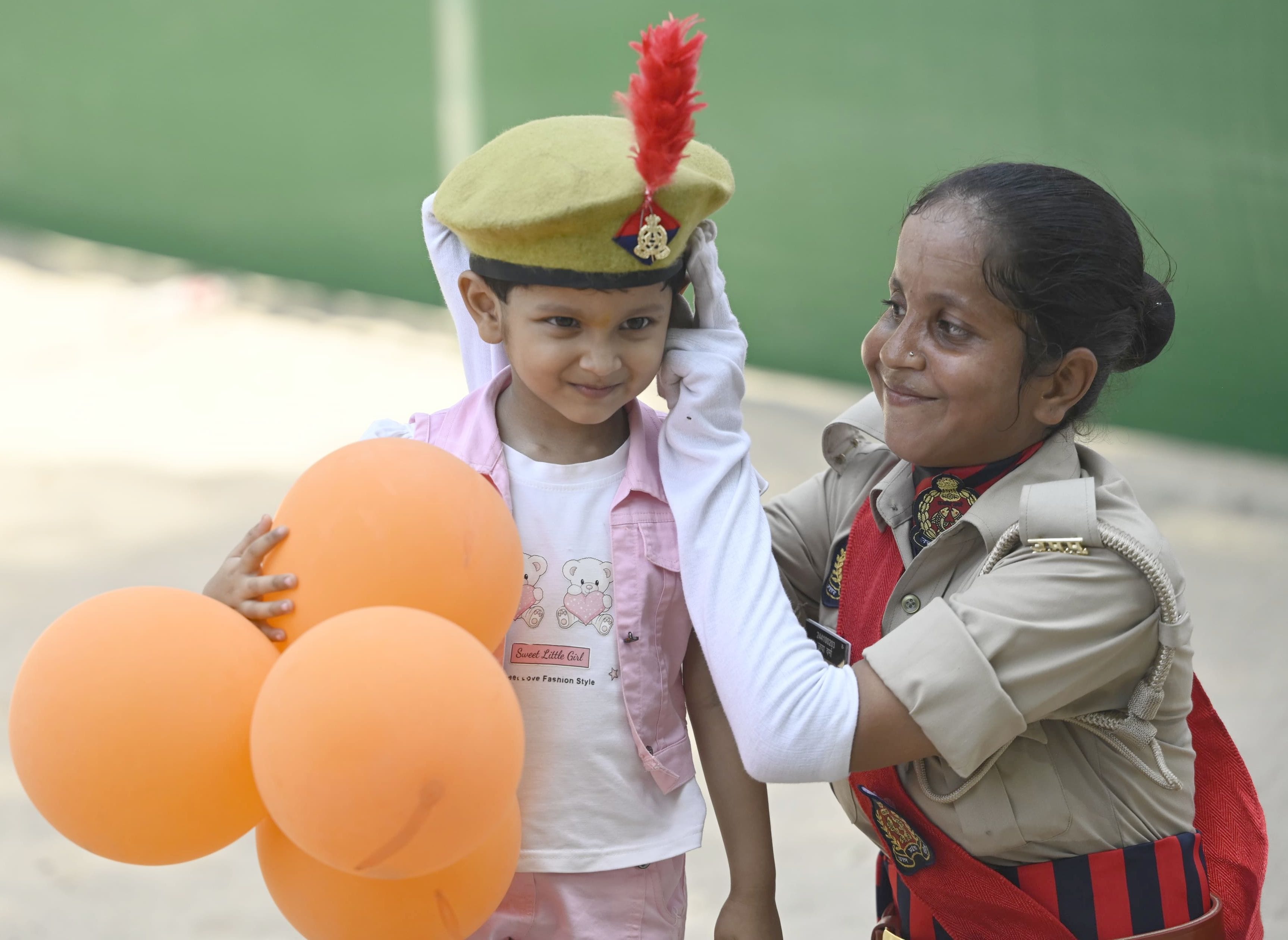 रविवार को पुलिस लाइन में आयोजित दीक्षांत समारोह में सिपाही बनी बेटियों ने पासिंग आउट परेड में स रविवार को पुलिस लाइन में आयोजित दीक्षांत समारोह में सिपाही बनी बेटियों ने पासिंग आउट परेड में स