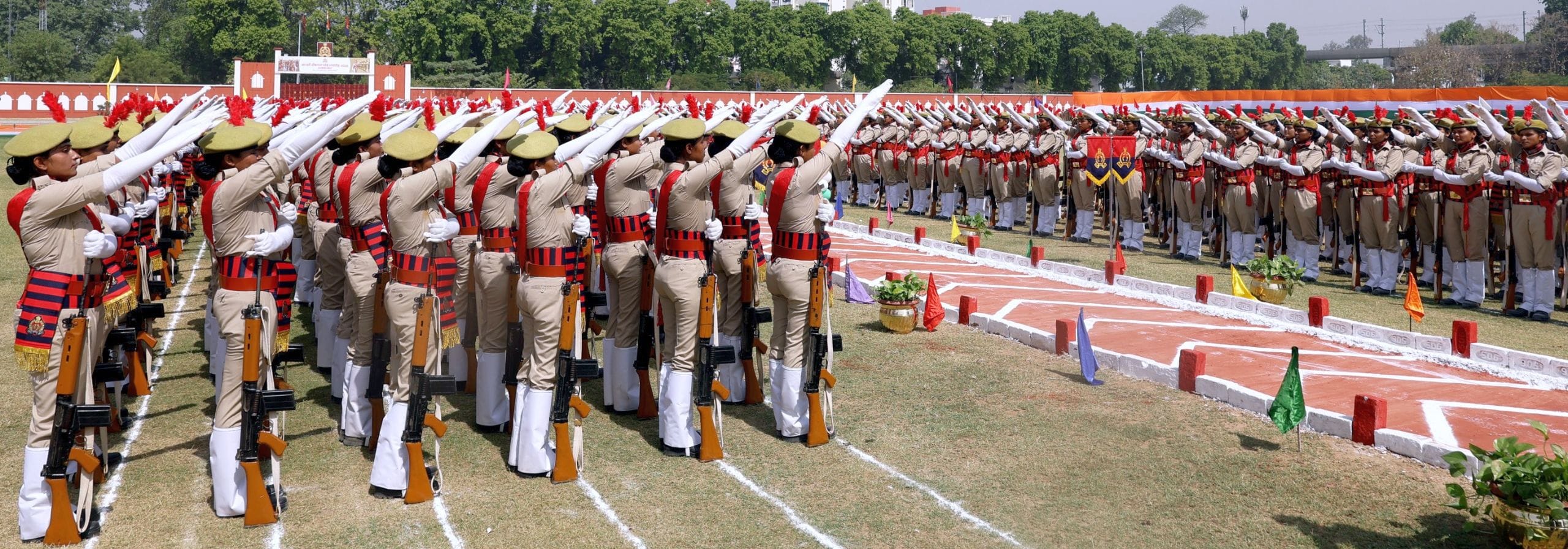 रविवार को पुलिस लाइन में आयोजित दीक्षांत समारोह में सिपाही बनी बेटियों ने पासिंग आउट परेड में स रविवार को पुलिस लाइन में आयोजित दीक्षांत समारोह में सिपाही बनी बेटियों ने पासिंग आउट परेड में स