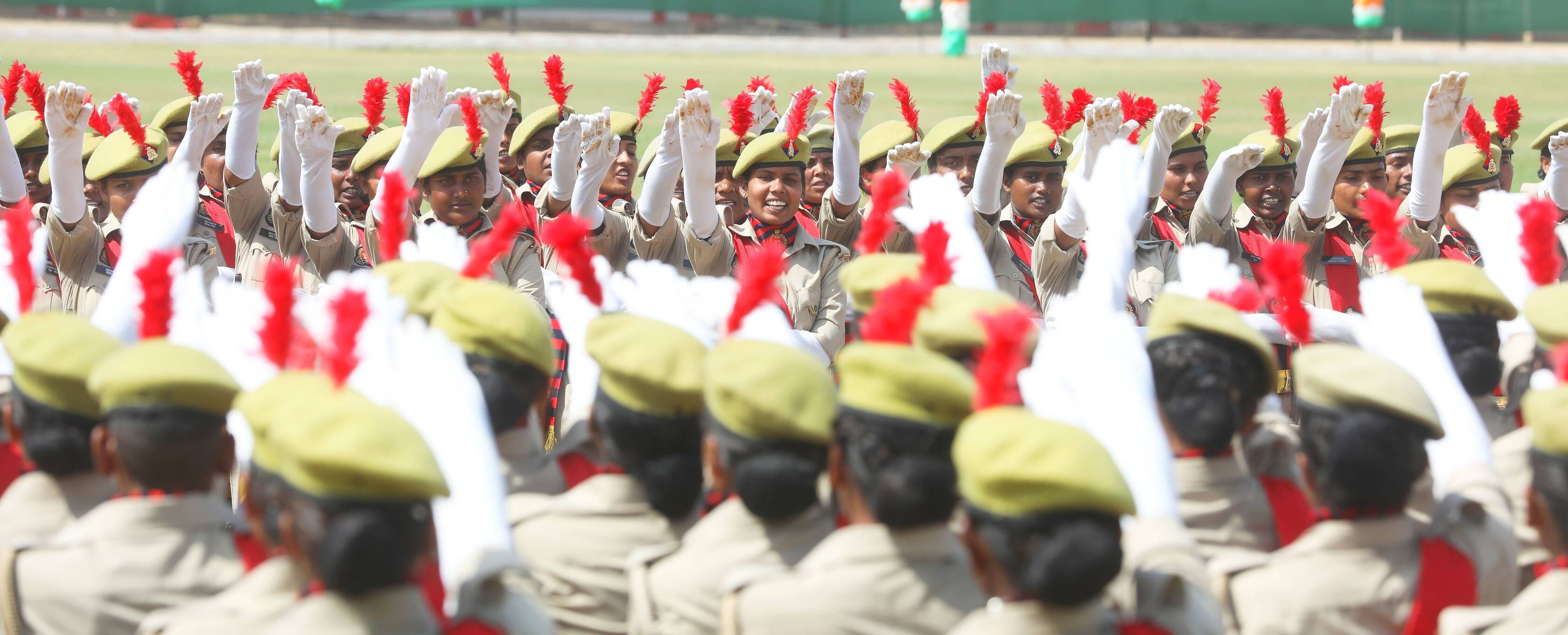 रविवार को पुलिस लाइन में आयोजित दीक्षांत समारोह में सिपाही बनी बेटियों ने पासिंग आउट परेड में स रविवार को पुलिस लाइन में आयोजित दीक्षांत समारोह में सिपाही बनी बेटियों ने पासिंग आउट परेड में स