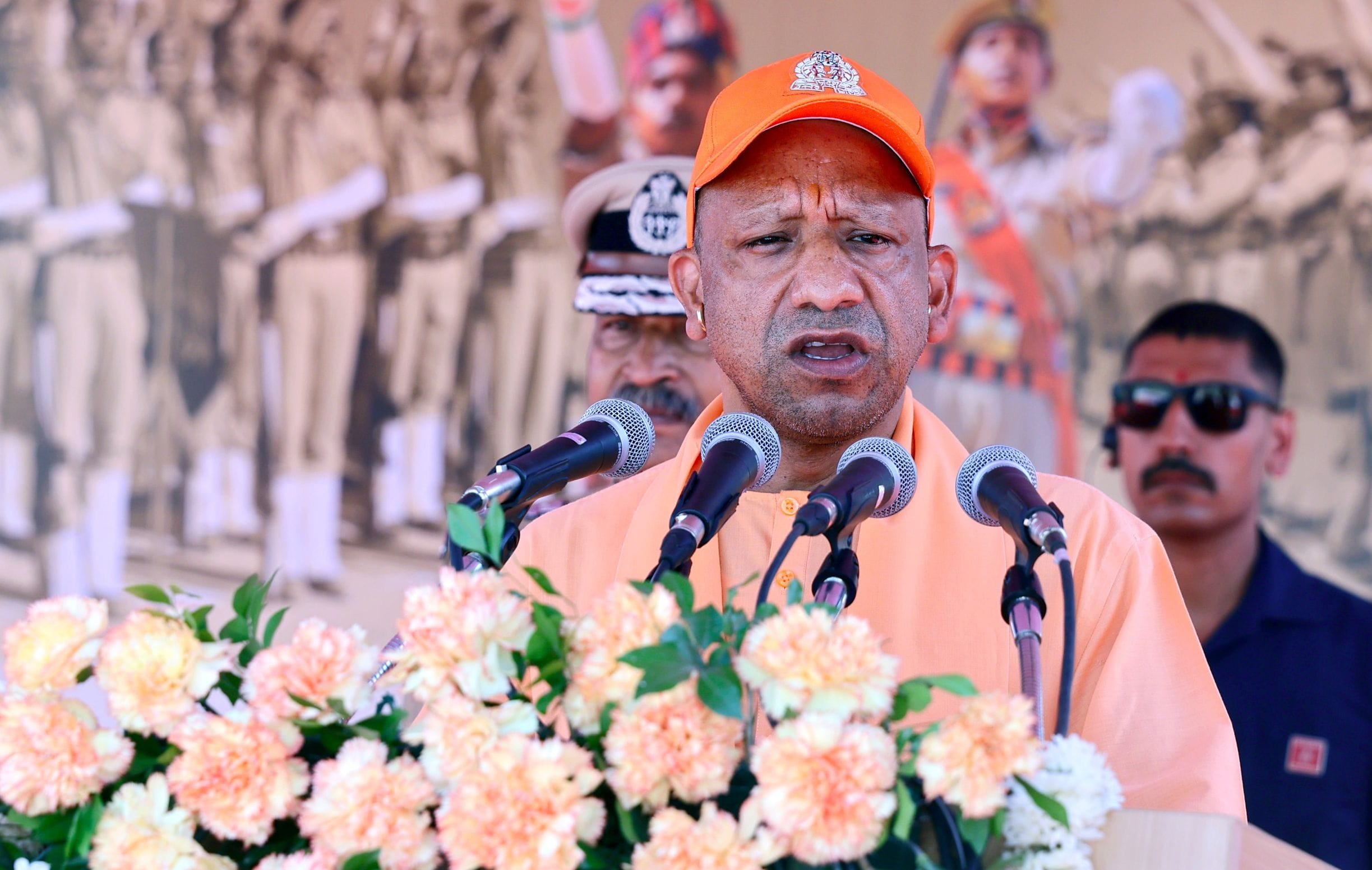 रविवार को पुलिस लाइन में आयोजित दीक्षांत समारोह में सिपाही बनी बेटियों ने पासिंग आउट परेड में स रविवार को पुलिस लाइन में आयोजित दीक्षांत समारोह में सिपाही बनी बेटियों ने पासिंग आउट परेड में स