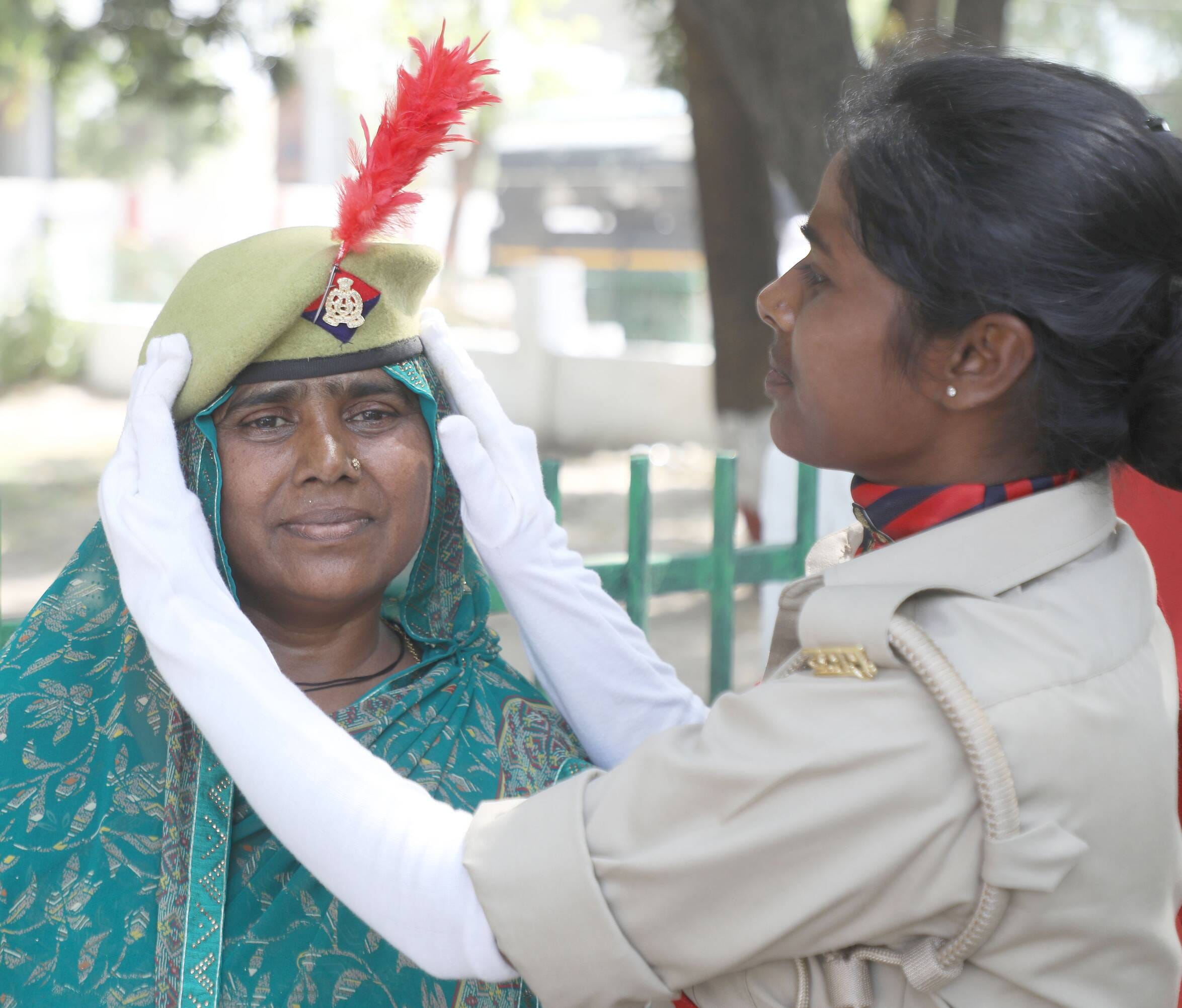 रविवार को पुलिस लाइन में आयोजित दीक्षांत समारोह में सिपाही बनी बेटियों ने पासिंग आउट परेड में स रविवार को पुलिस लाइन में आयोजित दीक्षांत समारोह में सिपाही बनी बेटियों ने पासिंग आउट परेड में स