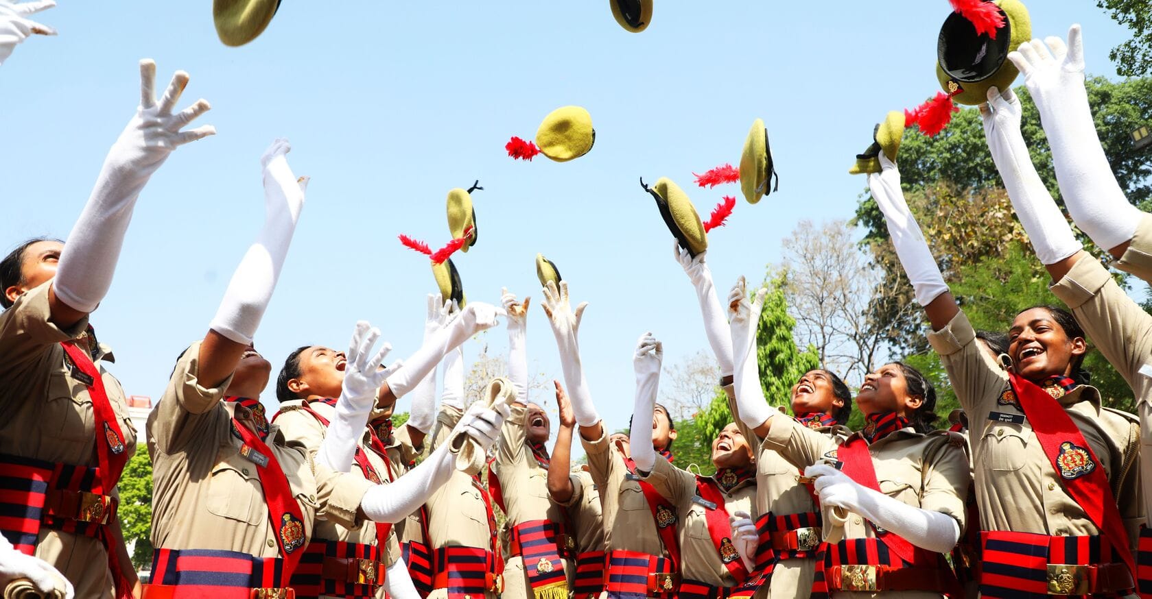रविवार को पुलिस लाइन में आयोजित दीक्षांत समारोह में सिपाही बनी बेटियों ने पासिंग आउट परेड में स रविवार को पुलिस लाइन में आयोजित दीक्षांत समारोह में सिपाही बनी बेटियों ने पासिंग आउट परेड में स