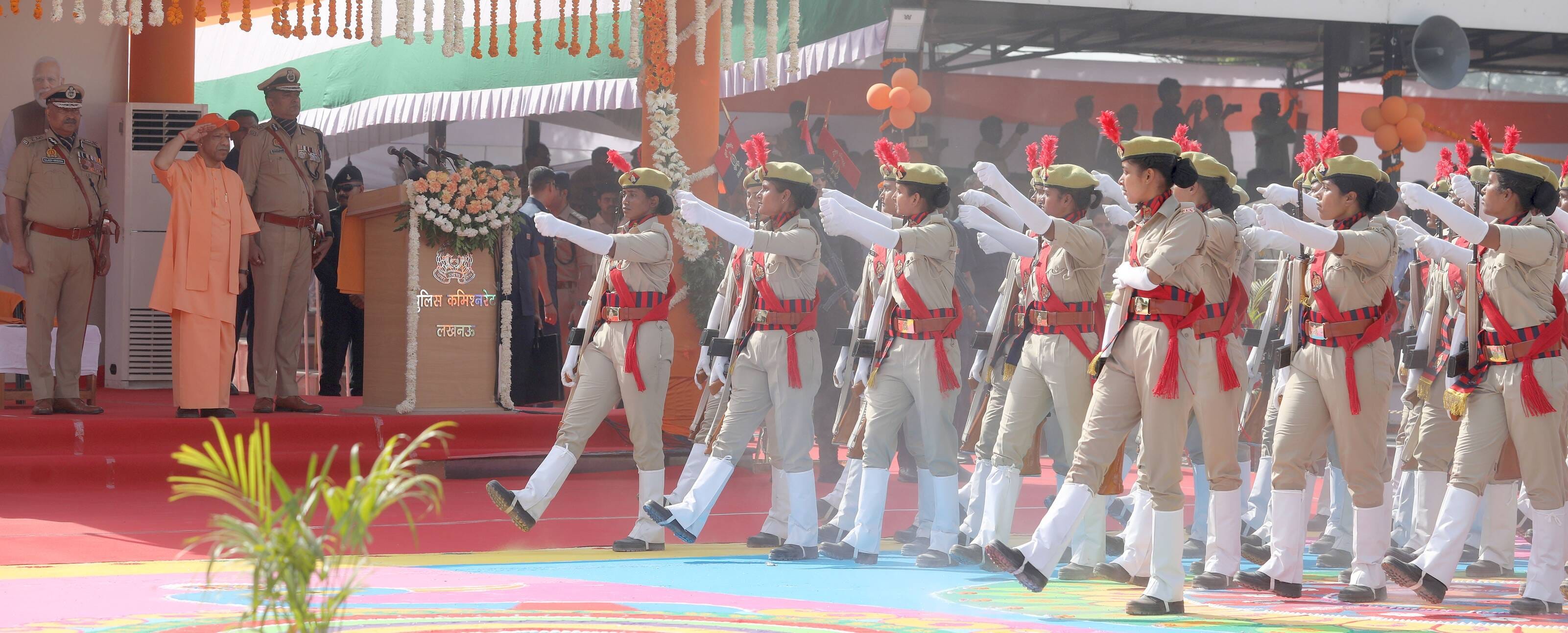 रविवार को पुलिस लाइन में आयोजित दीक्षांत समारोह में सिपाही बनी बेटियों ने पासिंग आउट परेड में स रविवार को पुलिस लाइन में आयोजित दीक्षांत समारोह में सिपाही बनी बेटियों ने पासिंग आउट परेड में स