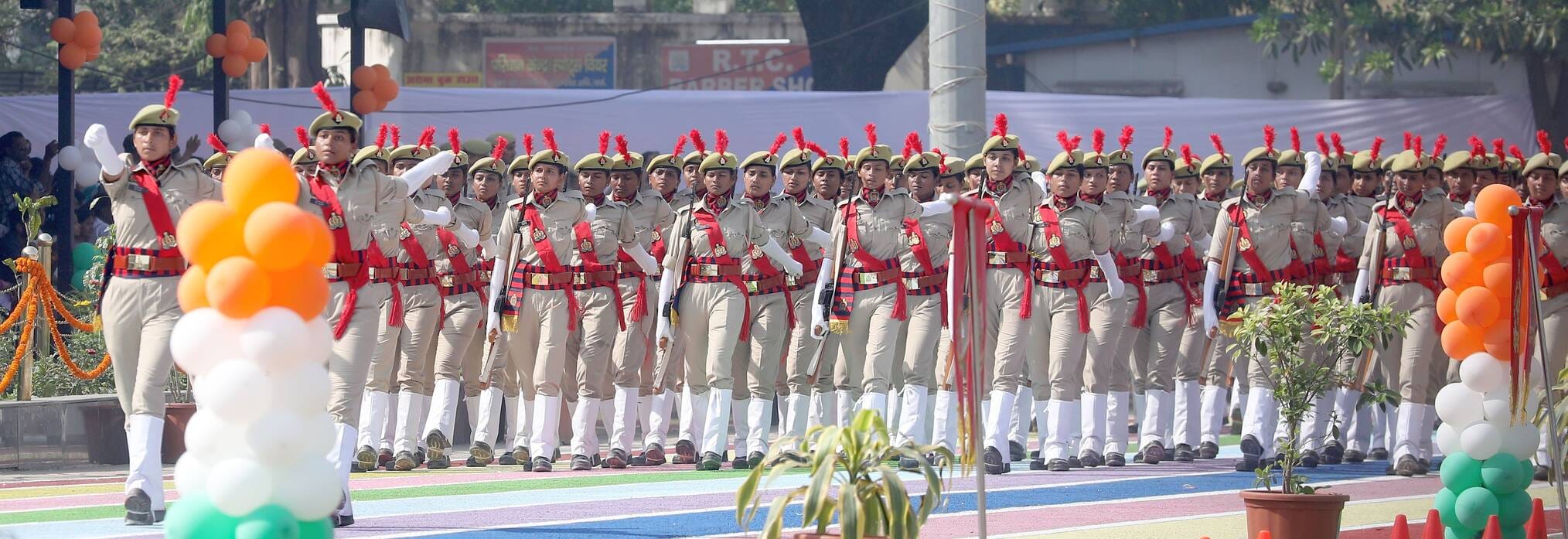 रविवार को पुलिस लाइन में आयोजित दीक्षांत समारोह में सिपाही बनी बेटियों ने पासिंग आउट परेड में स रविवार को पुलिस लाइन में आयोजित दीक्षांत समारोह में सिपाही बनी बेटियों ने पासिंग आउट परेड में स